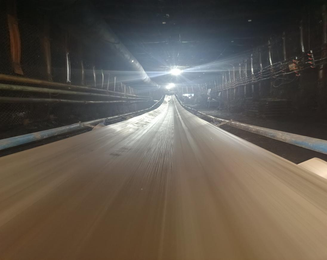 紅旗煤礦持續(xù)推進(jìn)運(yùn)輸系統(tǒng)優(yōu)化，全力助推礦井生產(chǎn)高效運(yùn)轉(zhuǎn)1