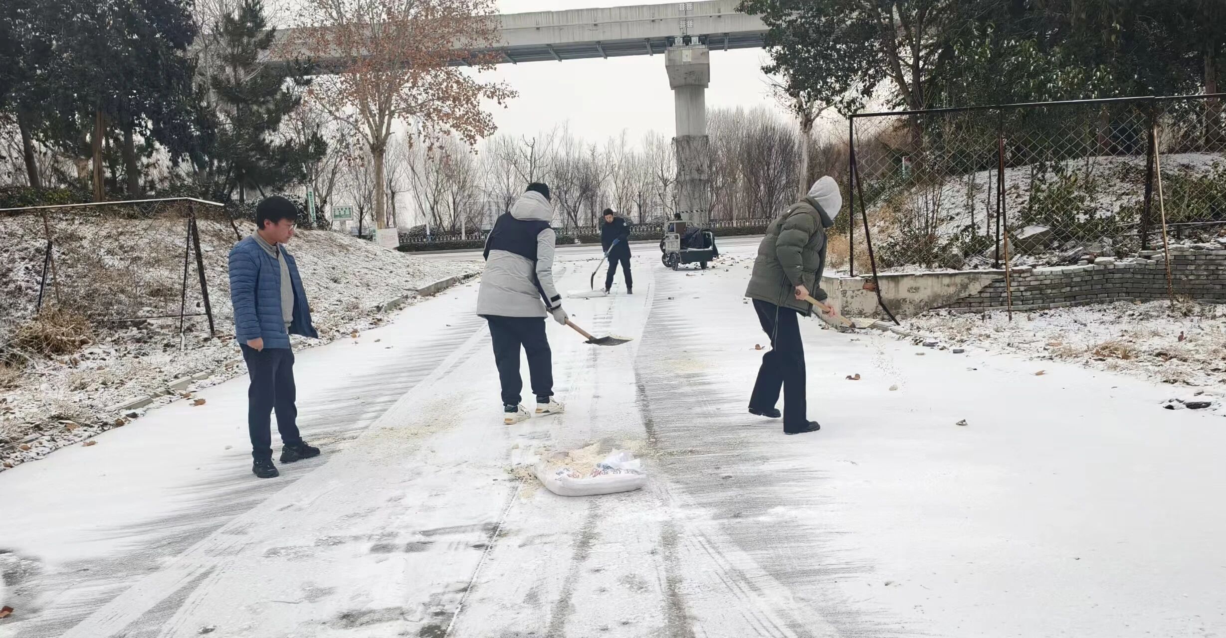 鹽暖寒冬路，鄒城鹽業(yè)全力保供除冰雪！1