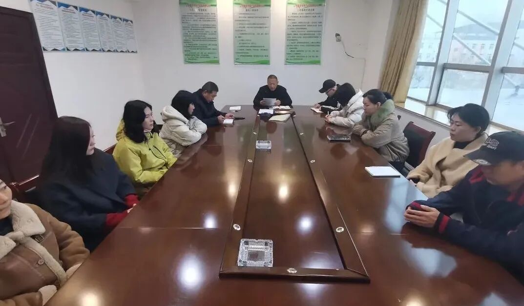 【貫徹落實(shí)】魯南電商產(chǎn)業(yè)園專題學(xué)習(xí)集團(tuán)落實(shí)“五抓五樹(shù)”動(dòng)員大會(huì)暨六屆三次“雙代會(huì)”精神1